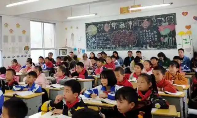 讲堂变得互动性明显增强大家的学习积极性也被充分调动起来了 讲堂变得互动性明显增强大家的学习积极性也被充分调动起来了