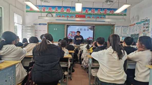 专业成长的环境让教师可以在县中这个岗位上更好发挥他的聪明